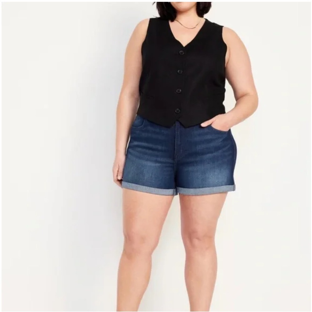NWT Old Navy High-Rise Wow Dark Wash Rolled Hem Jean Shorts – Size 20